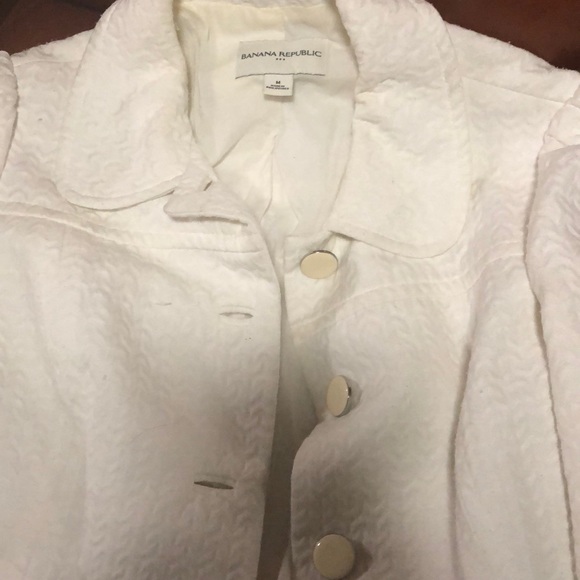 Cute Little White Jacket - Picture 2 of 4